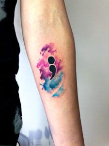 tatuaz_srednik_kitty_wonderland_inksearch Tatuaż łamie tabu i uczy patriotyzmu – zobacz symbole, które obiegły cały świat!
