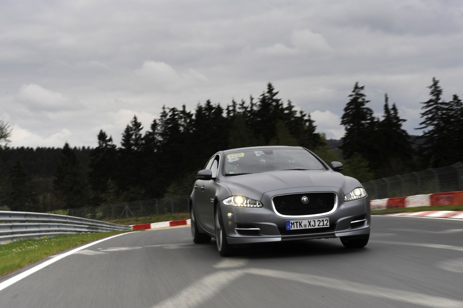 Jaguar na NĂźrburgring
