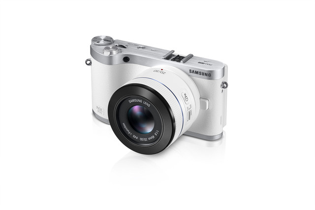Szybkie fotografowanie i jeszcze szybsze udostępnianie zdjęć z Usainem Boltem i aparatem Samsung NX300