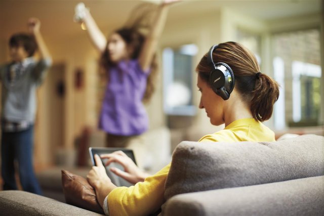 Bose nareszcie bezprzewodowo! Nowe słuchawki AE2w Bluetooth