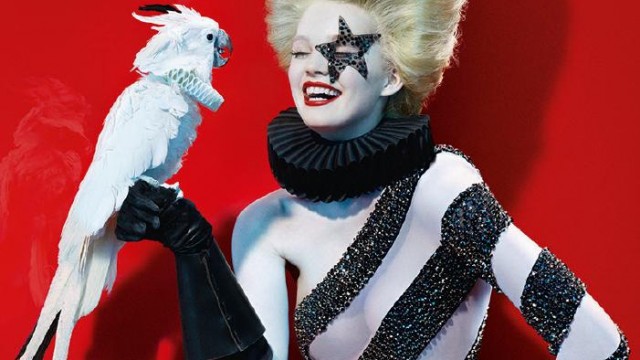 Sephora-Lady-Santa1