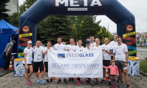 Pracownicy PRESS GLASS pobiegli w szczytnym celu