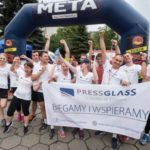 Pracownicy PRESS GLASS pobiegli dla radomszczańskiej „Koniczynki”