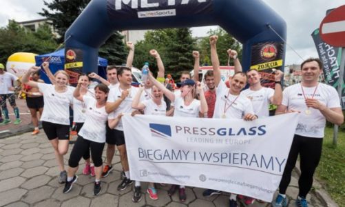 Pracownicy PRESS GLASS pobiegli dla radomszczańskiej „Koniczynki”