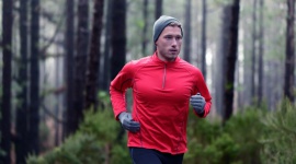 Sportowa elektronika na mrozie. Jakie zasilanie zimą?