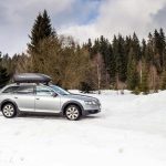Samochodem na narty. Jak zapewnić bezpieczny transport?