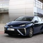 Tesla S kontra Toyota Mirai: akumulatory czy wodór?