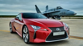 Lexus LC kontra F-18