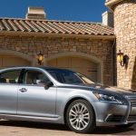 Nowy Lexus LS powoli odsłania twarz