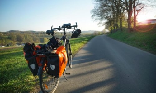 Urlop na siodle – przygotuj się na rowerową wyprawę