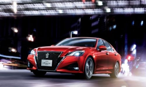Nowa limuzyna Toyoty testowana na torze Nürburgring