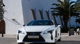 Lexus LC na wystawach Barneys New York