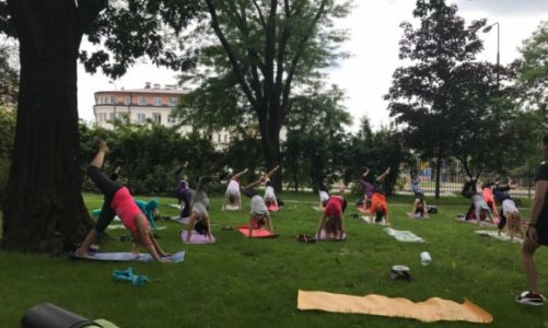 Joga w Parku Ulricha w Wola Parku