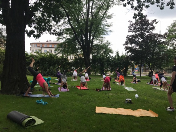 Joga w Parku Ulricha w Wola Parku
