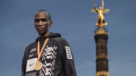 Eliud Kipchoge inspiruje biegaczy, aby gonić za marzeniami