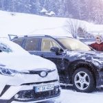 Zimowe triki dla każdego kierowcy – o tym lepiej pamiętać