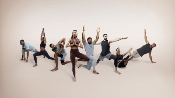 Nike Yoga Collection – uniwersalna siła jogi