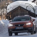 Jak zachować pełną kontrolę podczas zimowej jazdy samochodem?