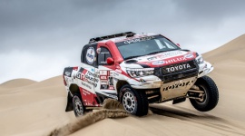 Fernando Alonso przetestuje dakarową Toyotę Hilux w RPA