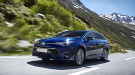 Camry – Carina – Avensis – Camry. Średniej wielkości sedany Toyoty w Polsce