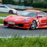 Spróbuj swoich sił za kółkiem najdroższych aut świata i pomóż dzieciom!