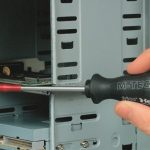 Płaski, krzyżak, a może Torx? Wszystko o wkrętakach