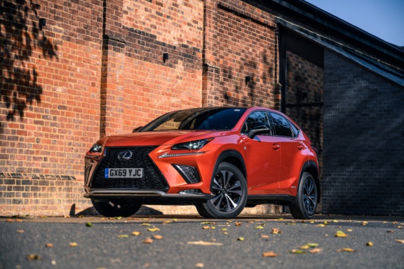 Nowy Lexus NX przyłapany w trakcie testów. Debiut jeszcze w tym roku?
