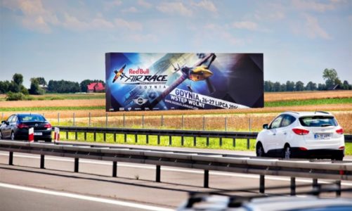 Rozmiar ma znaczenie ? wielka reklama działa na polskich drogach.