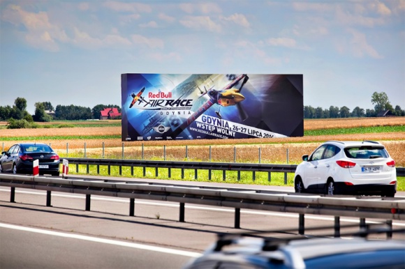 Rozmiar ma znaczenie ? wielka reklama działa na polskich drogach. BIZNES, Media i PR - Reklama przy polskich trasach krajowych i autostradach może być bardzo skuteczna tylko pod warunkiem użycia wielkiego rozmiaru tablic outdoorowych...