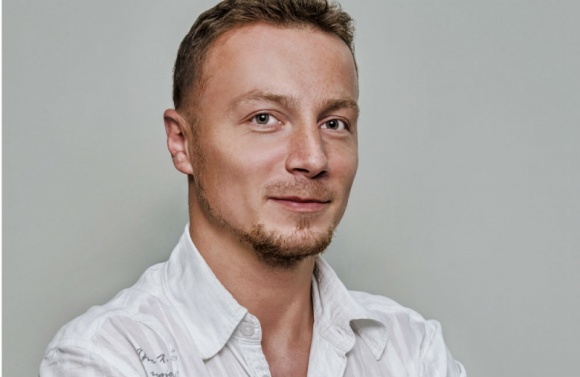 Jak tworzyć kampanię marketingową dla start-upu? BIZNES, Media i PR - Komunikacja i marketing mobilny, to coraz ważniejszy obszar działania firmy. O tym, jak start-up powinien się komunikować poprzez mobile oraz jak realizować kampanię marketingową w wersji mobilnej rozmawiamy z Bartłomiejem Juszczykiem, dyrektorem zarządzającym Grupy Adweb