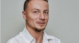 Jak tworzyć kampanię marketingową dla start-upu? BIZNES, Media i PR - Komunikacja i marketing mobilny, to coraz ważniejszy obszar działania firmy. O tym, jak start-up powinien się komunikować poprzez mobile oraz jak realizować kampanię marketingową w wersji mobilnej rozmawiamy z Bartłomiejem Juszczykiem, dyrektorem zarządzającym Grupy Adweb