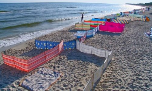 Leżing, plażing, smażing i? parawaning
