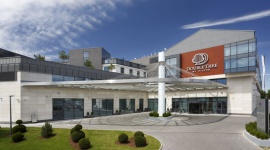 LEGIA WARSZAWA NA DŁUŻEJ Z DOUBLETREE BY HILTON WARSAW BIZNES, Media i PR - Współpraca nawiązana w zeszłym roku pomiędzy klubem i warszawskim DoubleTree by Hilton została przedłużona na kolejny sezon. Hotel pozostaje Oficjalnym Partnerem Legii Warszawa oraz miejscem przedmeczowych zgrupowań.