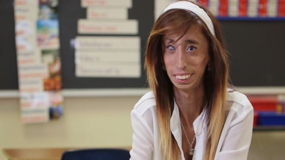 MAJ NA NAT GEO PEOPLE Film, LIFESTYLE - Maj na Nat Geo People pełen będzie inspirujących historii. W dokumencie "Waleczne serce" ukazana zostanie sylwetka Lizzie Velasquez, aktywistki, która mimo przeciwności losu działa na rzecz zapobiegania przemocy.
