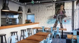 Locale czyli miejscowy, tutejszy? po prostu swój BIZNES, Kultura - Charakter restauracji najlepiej oddaje nazwa ? Locale, czyli po prostu swój. Właściciele przenieśli do niej to, co zaobserwowali podczas podróży po Włoszech ? gościnność, serdeczność, lokalność i oczywiście pyszną włoską kuchnię.