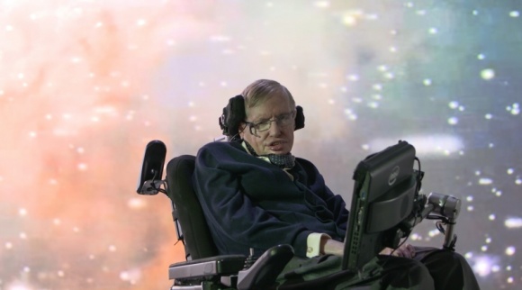 Świat według Stephena Hawkinga Film, LIFESTYLE - W nowym programie ?Świat według Stephena Hawkinga?, National Geographic Channel i wybitny naukowiec, profesor Stephen Hawking udowadniają, że zwykli ludzie też potrafią analizować naukowe odkrycia, które zrewolucjonizowały świat nauki. Premiera we wtorek, 17 maja, o godz. 22:00.