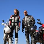Modelka i mistrz motocrossu na szlaku Rajdu Dakar