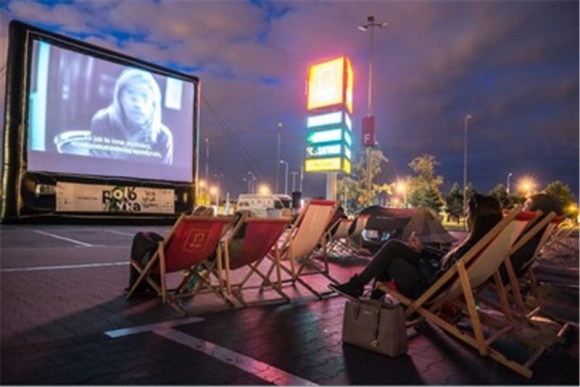?Tajemnica Filomeny? w kinie samochodowym Portu Łódź BIZNES, Kultura - W najbliższy czwartek (4 sierpnia) o godzinie 21:00 Port Łódź zaprasza na projekcję filmu ?Tajemnica Filomeny?. Seans odbędzie się w ramach 9. Letniego Festiwalu Filmowego w Łodzi.