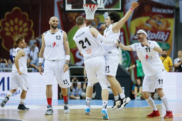Sokołów z Marcin Gortat Camp 2017 Wsparcie młodych pasjonatów koszykówki BIZNES, Kultura - Sokołów S.A. po raz kolejny wsparł Marcin Gortat Camp ? akcję, której ideą jest promowanie aktywności fizycznej wśród dzieci i młodzieży.