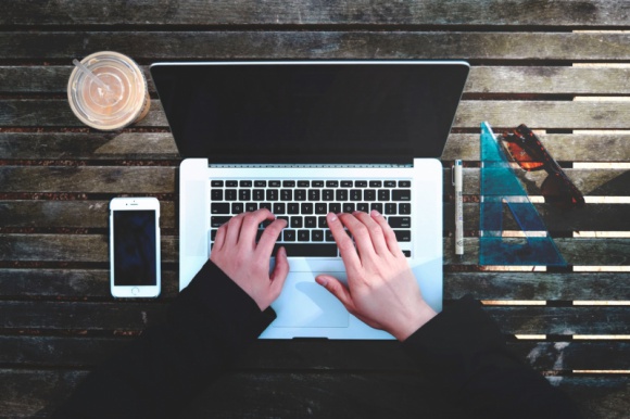Jak marketing predykcyjny wpływa na performance marketing? BIZNES, Media i PR - Marketing predykcyjny jako element działań reklamowych w sieci.