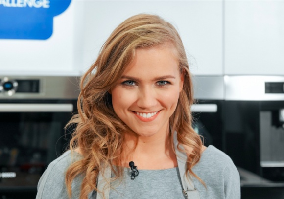 Agnieszka Kaczorowska tańczy w kuchni Gwiazdy, LIFESTYLE - Do udziału w akcji Cooking Challenge skłoniło Agnieszkę przysłowie ?W zdrowym ciele zdrowy duch?, ponieważ ważne jest dla niej to, aby każdego dnia mieć siłę na nowe wyzwania.