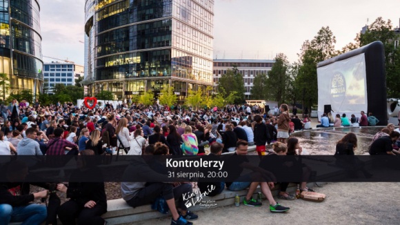Kino Letnie na placu Europejskim: ?Kontrolerzy? Film, LIFESTYLE - Już 31 sierpnia o godzinie 20:00 pod Warsaw Spire rozpocznie się kolejny seans z cyklu ?Kino Letnie na placu Europejskim?. Tym razem czwartkowy wieczór uprzyjemni znana węgierska produkcja pt. ?Kontrolerzy?. Na pokaz zaprasza organizator wydarzenia, Ghelamco Poland.