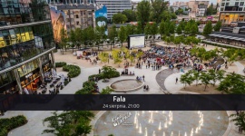 Kino Letnie na placu Europejskim: ?Fala? Film, LIFESTYLE - Zbliża się kolejny seans Kina Letniego na placu Europejskim. Już w czwartek 24 sierpnia o godzinie 21:00 pod Warsaw Spire rozpocznie się pokaz norweskiej produkcji pt. ?Fala?. Dla miłośników kina europejskiego przewidziany jest konkurs.