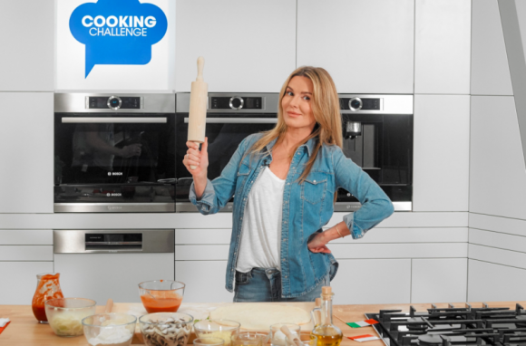 FINAŁOWY ODCINEK COOKING CHALLENGE Gwiazdy, LIFESTYLE - Już dziś odbędzie się premiera finałowego odcinka ?Cooking Challenge ? Gotowanie z przesłaniem?. W 204 i ostatnim zarazem odcinku największego projektu internetowego roku wystąpią Hanna Lis, Mateusz Gessler, Tomasz Jakubiak, Piotr Stramowski i Wienio.