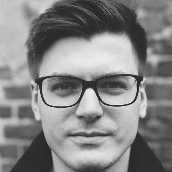 Zmiany w algorytmie Facebooka ? jak sobie z nimi radzić? BIZNES, Media i PR - W ciągu kilku ostatnich miesięcy Facebook dokonał transformacji. Jedną z nich jest zmiana algorytmu odpowiedzialnego za wyświetlane w News Feedzie treści. Marki będą musiały zmienić strategię reklamową, aby zwiększyć zasięg organiczny i wywołać zaangażowanie użytkowników.