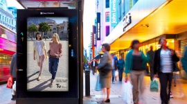 Wiosenne kampanie DOOH BIZNES, Media i PR - Każdej wiosny znane marki obmyślają nową strategię marketingową i zaczynają pracę nad kampaniami i reklamami, które mają na celu obudzić konsumentów z zimowej monotonii i zachęcić ich do działania. Najlepszym sposobem na dotarcie do klienta jest kampania DOOH.
