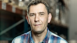 GTV rozpoczyna współpracę z Darkiem ?Stolarzem? BIZNES, Media i PR - Firma GTV podpisała kontrakt z Darkiem Wardziakiem. W ramach współpracy powstanie seria filmików instruktażowych z wykorzystaniem produktów GTV, a sam Darek ?Stolarz? pojawi się na eventach u dystrybutorów.