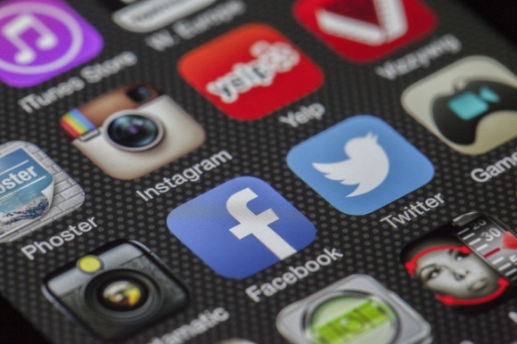 Kampania mobilna - tips&tricks BIZNES, Media i PR - Według raportu Digital in 2017: Global Overview, 46% populacji na świecie łączy się z Internetem za pomocą smartfonów. Takie statystyki są dowodem na to, że mobile ma ogromny potencjał marketingowy. Jak zatem zaplanować skuteczną kampanię mobilną?