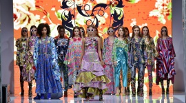 II edycja Fashion Square w Krakowie Gwiazdy, LIFESTYLE - Kilkadziesiąt pokazów, tysiące widzów i gwiazdy na wybiegu ? Kraków ponownie stał się centrum polskiej mody.