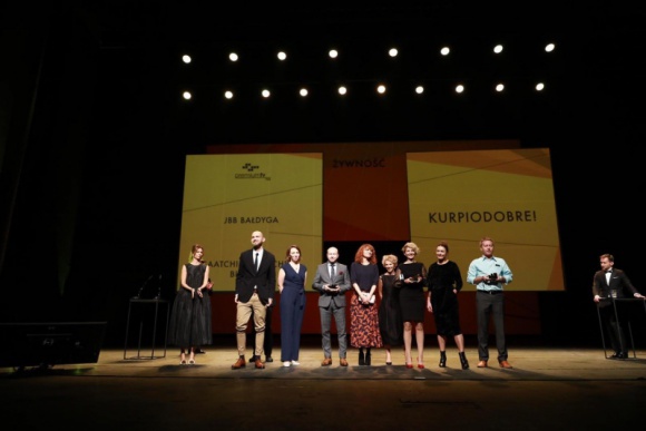 Kampania ?Kurpiodobre!? JBB Bałdyga ze złotą statuetką Effie Awards 2018 BIZNES, Media i PR - 29 października w Teatrze Wielkim w Warszawie odbyła się XIX edycja Gali Effie Awards. Podczas wydarzenia jury wręczyło 55 nagród w 24 kategoriach najlepszym reklamodawcom i ich twórcom za najbardziej efektywne działania marketingowe zrealizowane w 2017 roku.